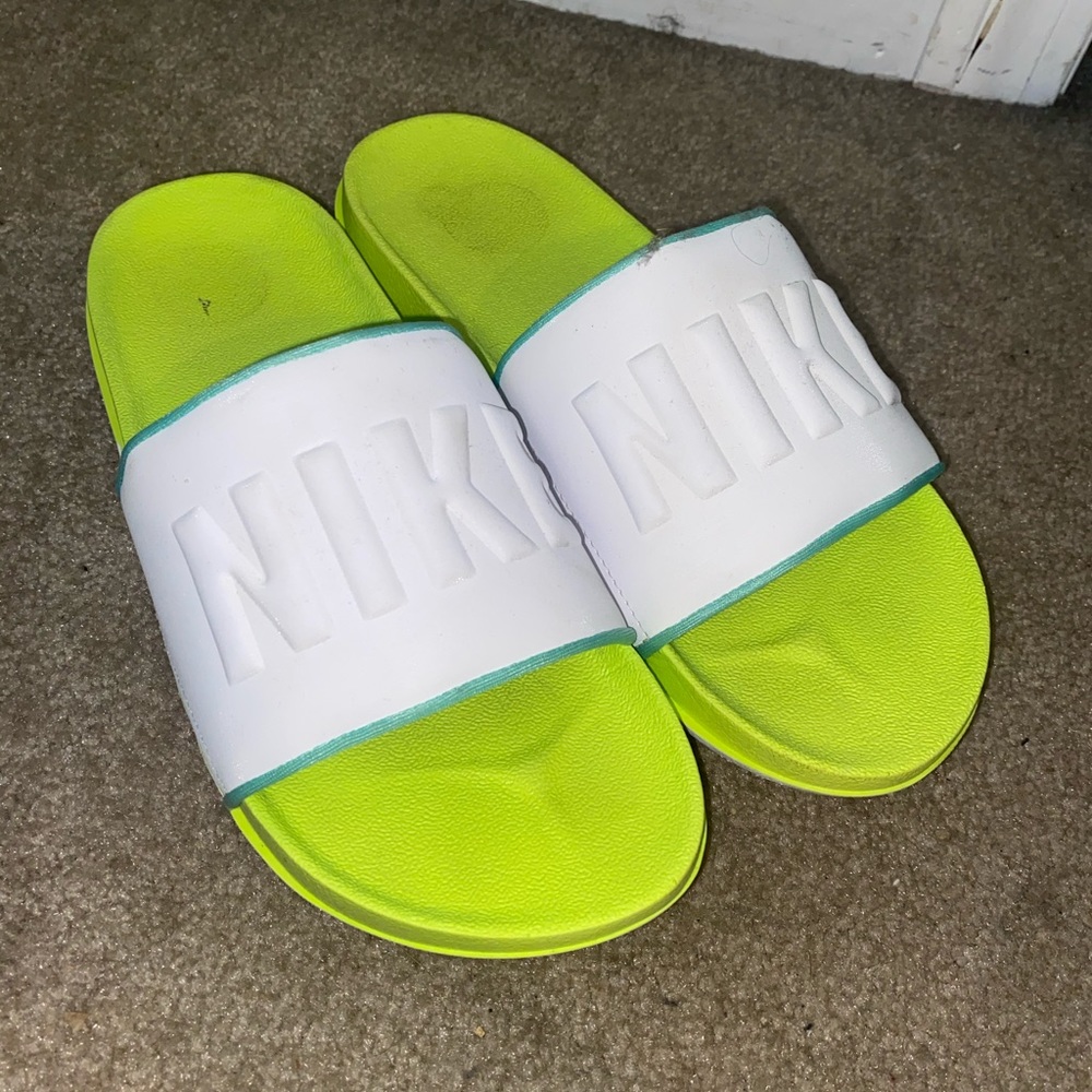Neon green Nike’s